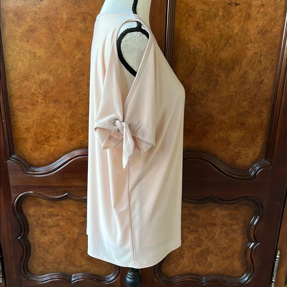 DKNY Cold Shoulder Top - Picture 4 of 11